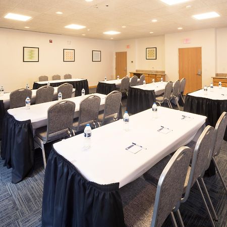 Holiday Inn Express Hotel & Suites Detroit-Utica By Ihg Buitenkant foto