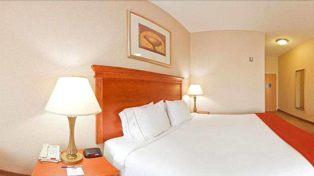 Holiday Inn Express Hotel & Suites Detroit-Utica By Ihg Buitenkant foto