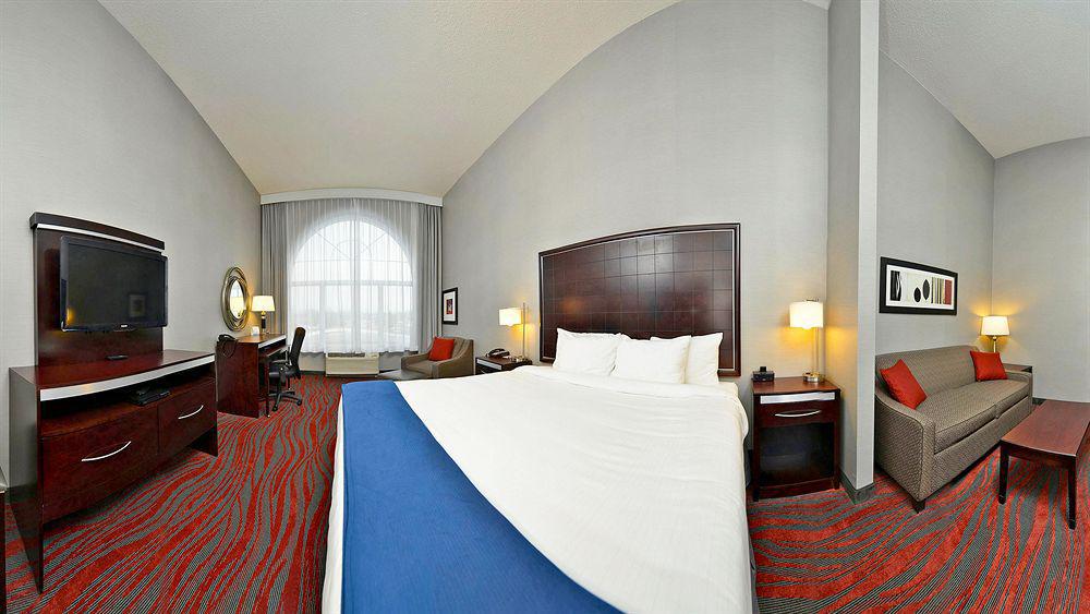 Holiday Inn Express Hotel & Suites Detroit-Utica By Ihg Buitenkant foto