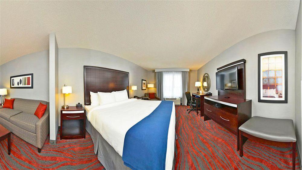 Holiday Inn Express Hotel & Suites Detroit-Utica By Ihg Buitenkant foto