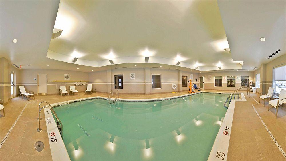 Holiday Inn Express Hotel & Suites Detroit-Utica By Ihg Buitenkant foto