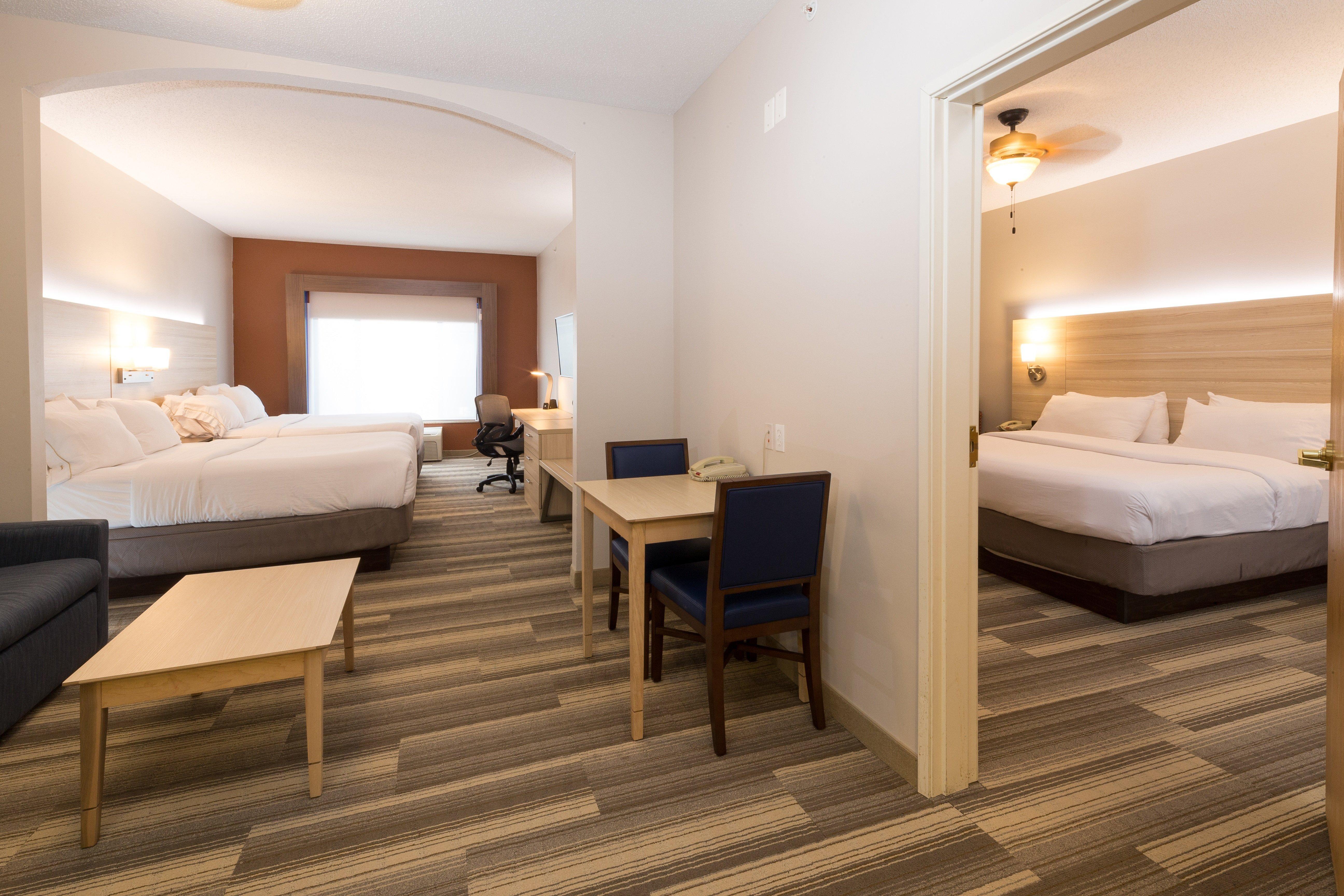 Holiday Inn Express Hotel & Suites Detroit-Utica By Ihg Buitenkant foto