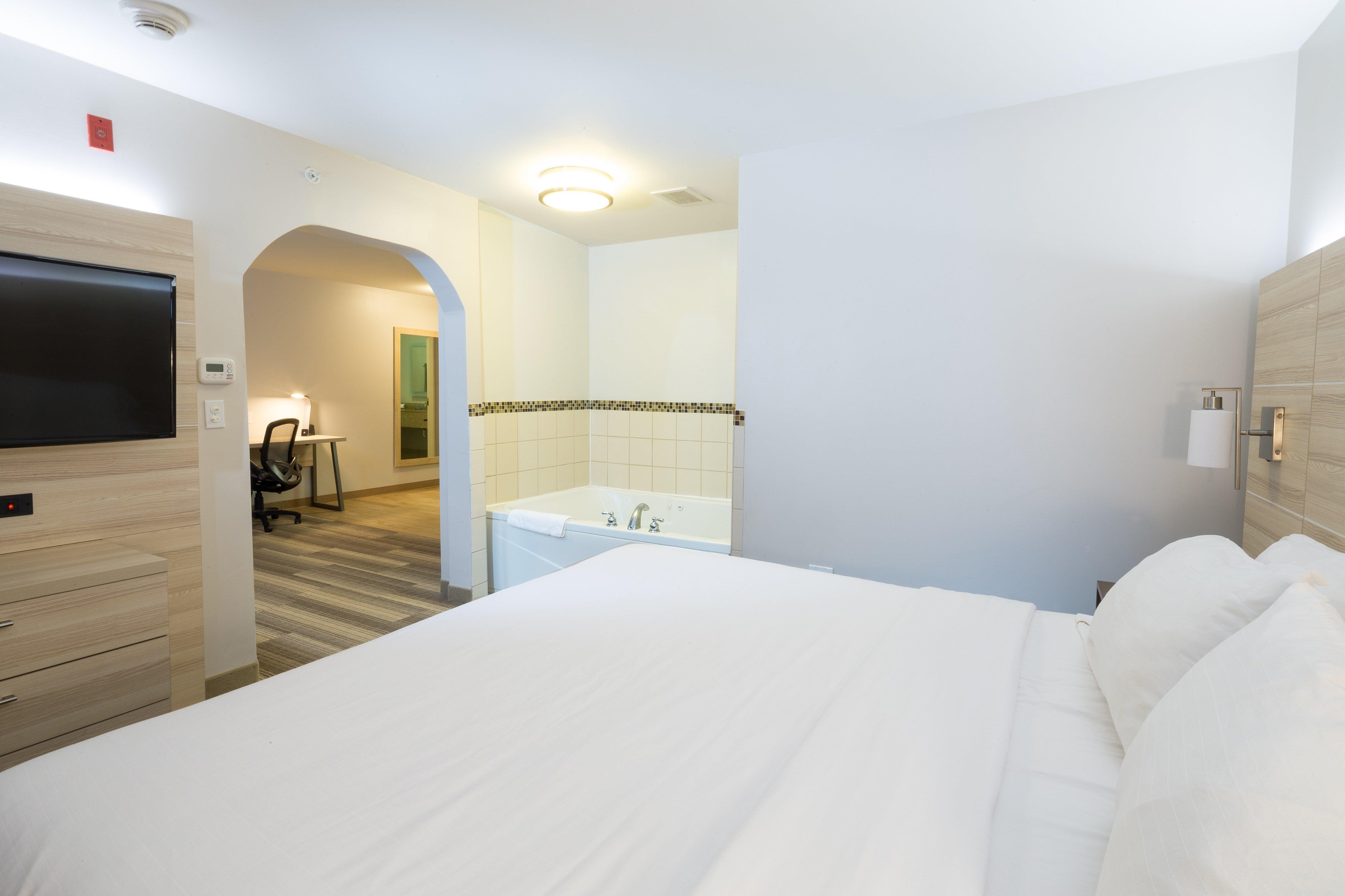 Holiday Inn Express Hotel & Suites Detroit-Utica By Ihg Buitenkant foto