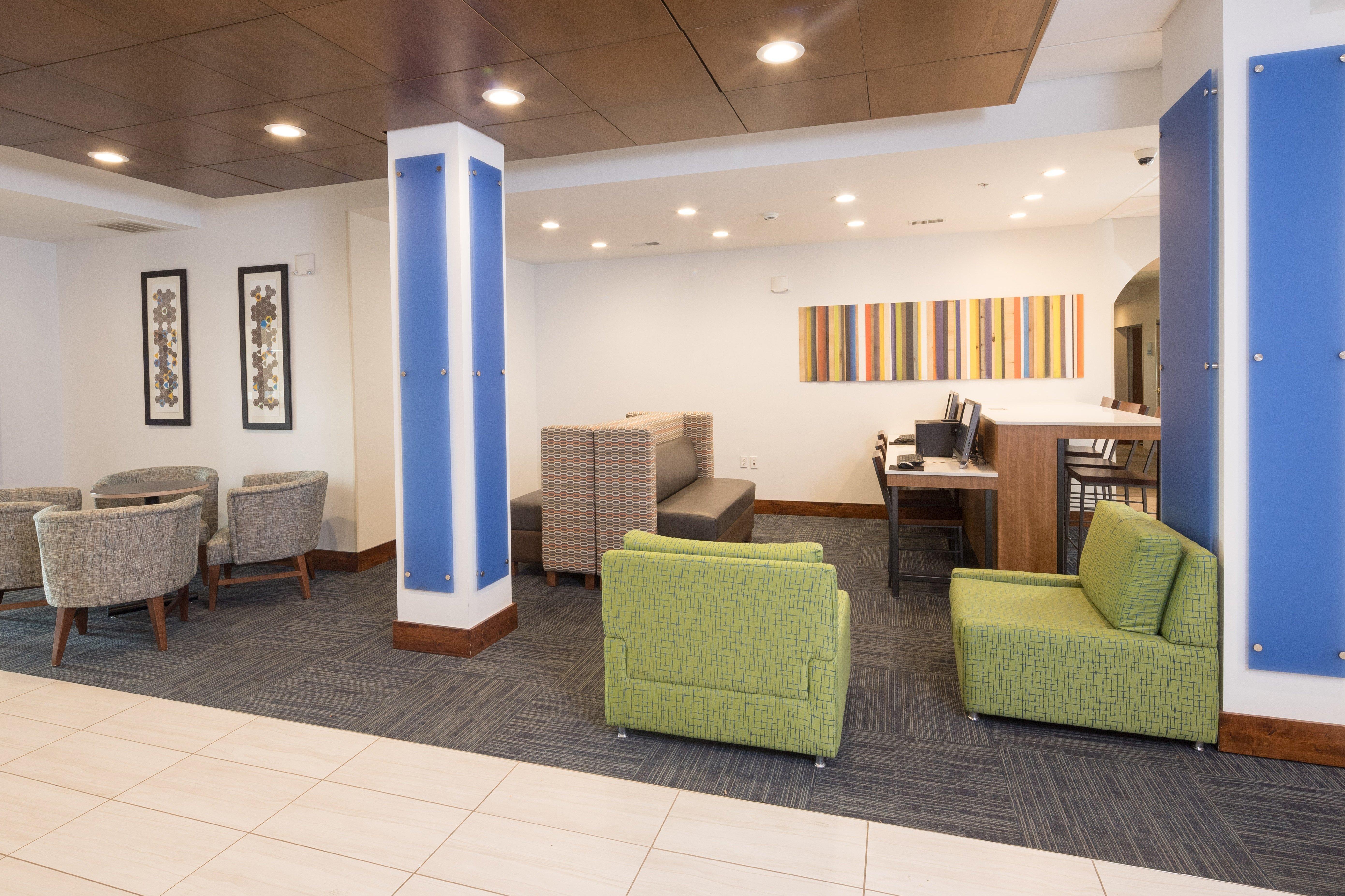Holiday Inn Express Hotel & Suites Detroit-Utica By Ihg Buitenkant foto