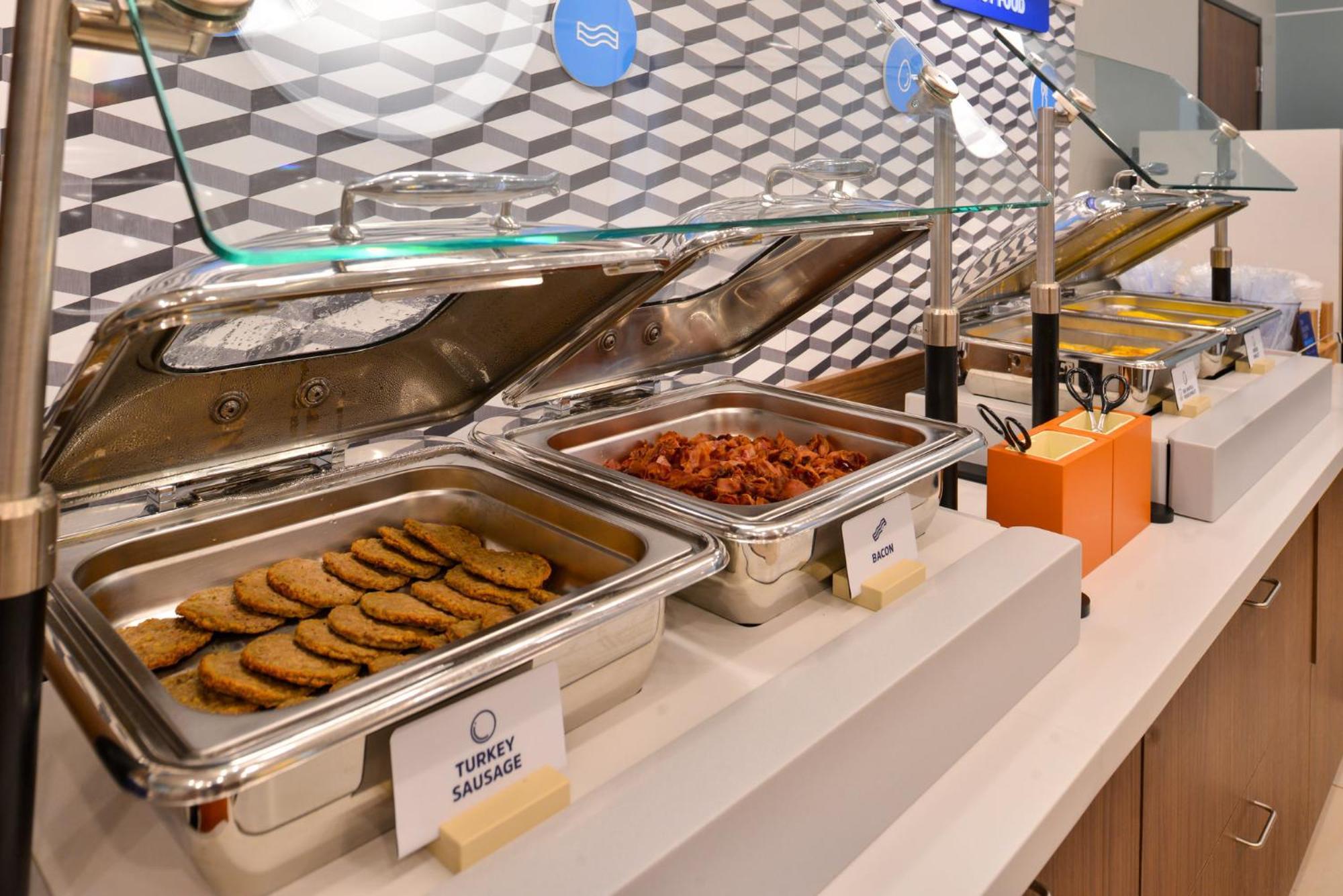 Holiday Inn Express Hotel & Suites Detroit-Utica By Ihg Buitenkant foto