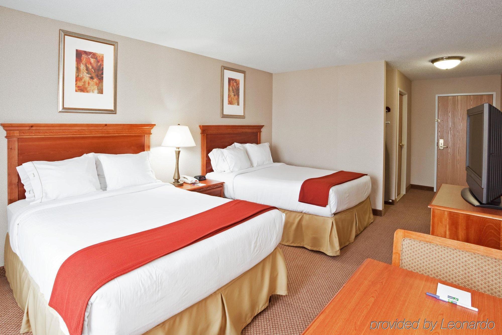 Holiday Inn Express Hotel & Suites Detroit-Utica By Ihg Kamer foto