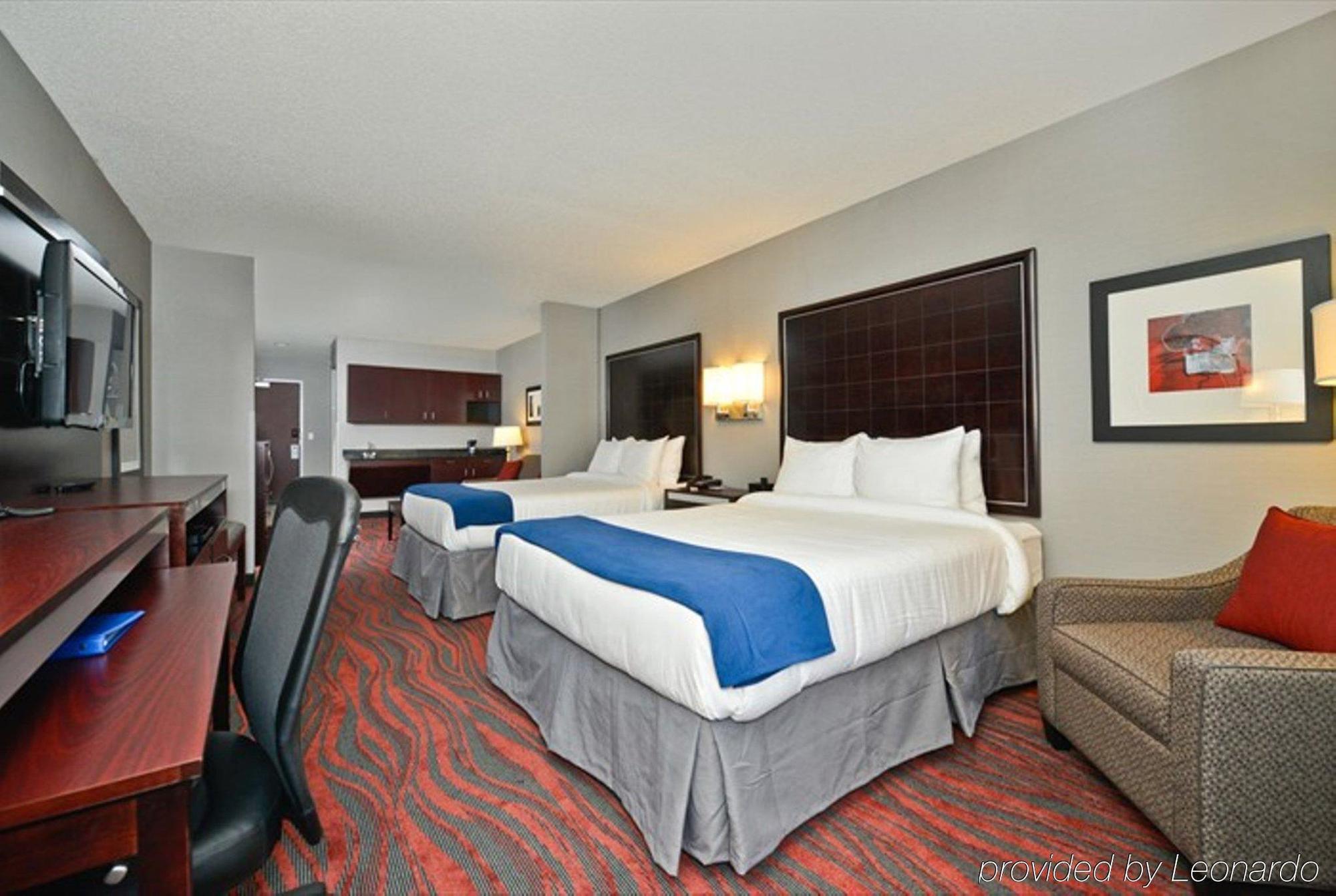Holiday Inn Express Hotel & Suites Detroit-Utica By Ihg Buitenkant foto