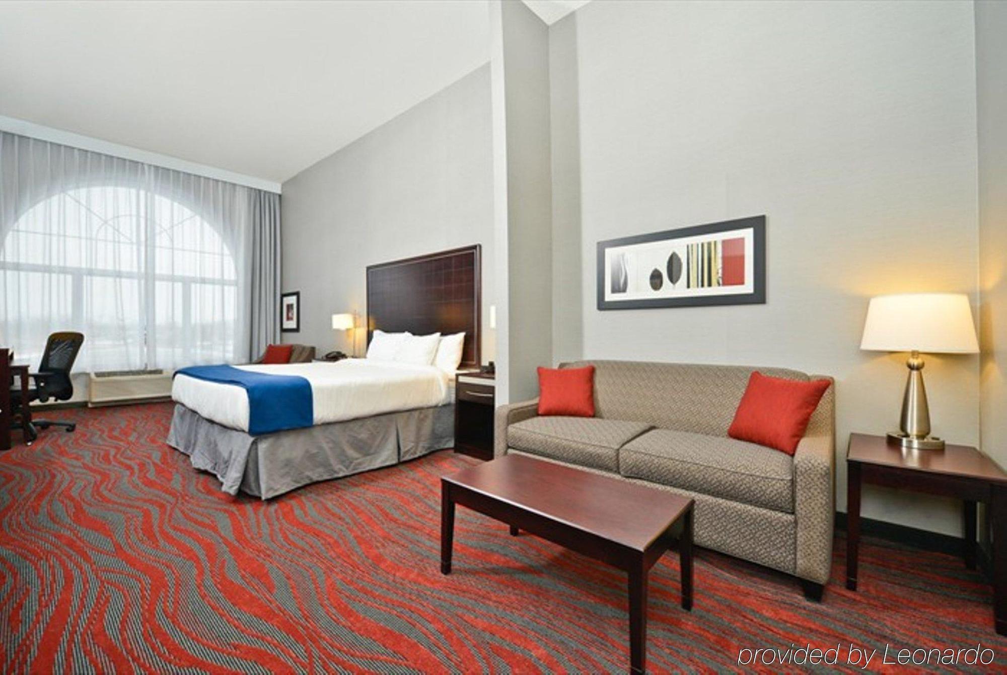 Holiday Inn Express Hotel & Suites Detroit-Utica By Ihg Buitenkant foto
