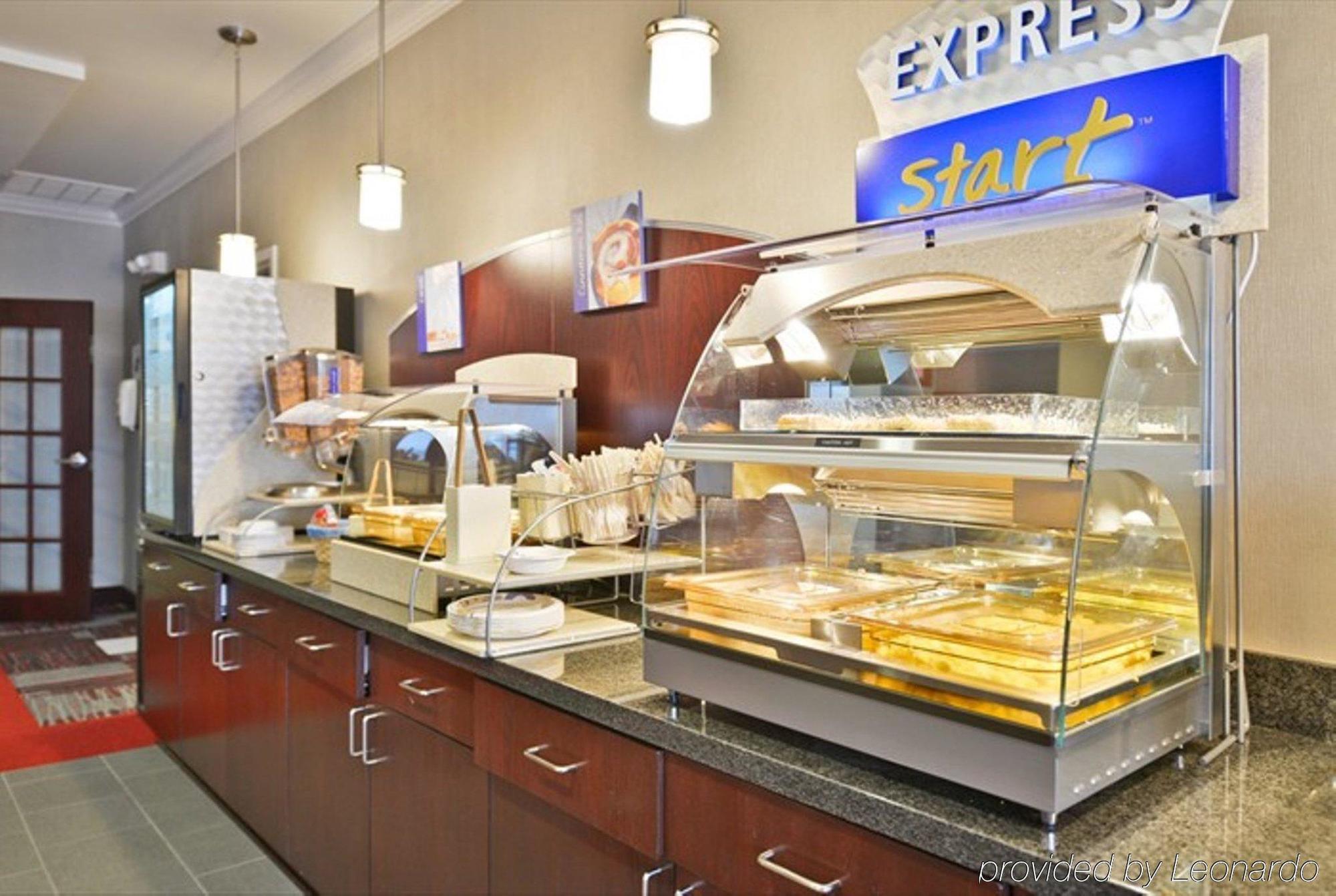 Holiday Inn Express Hotel & Suites Detroit-Utica By Ihg Buitenkant foto