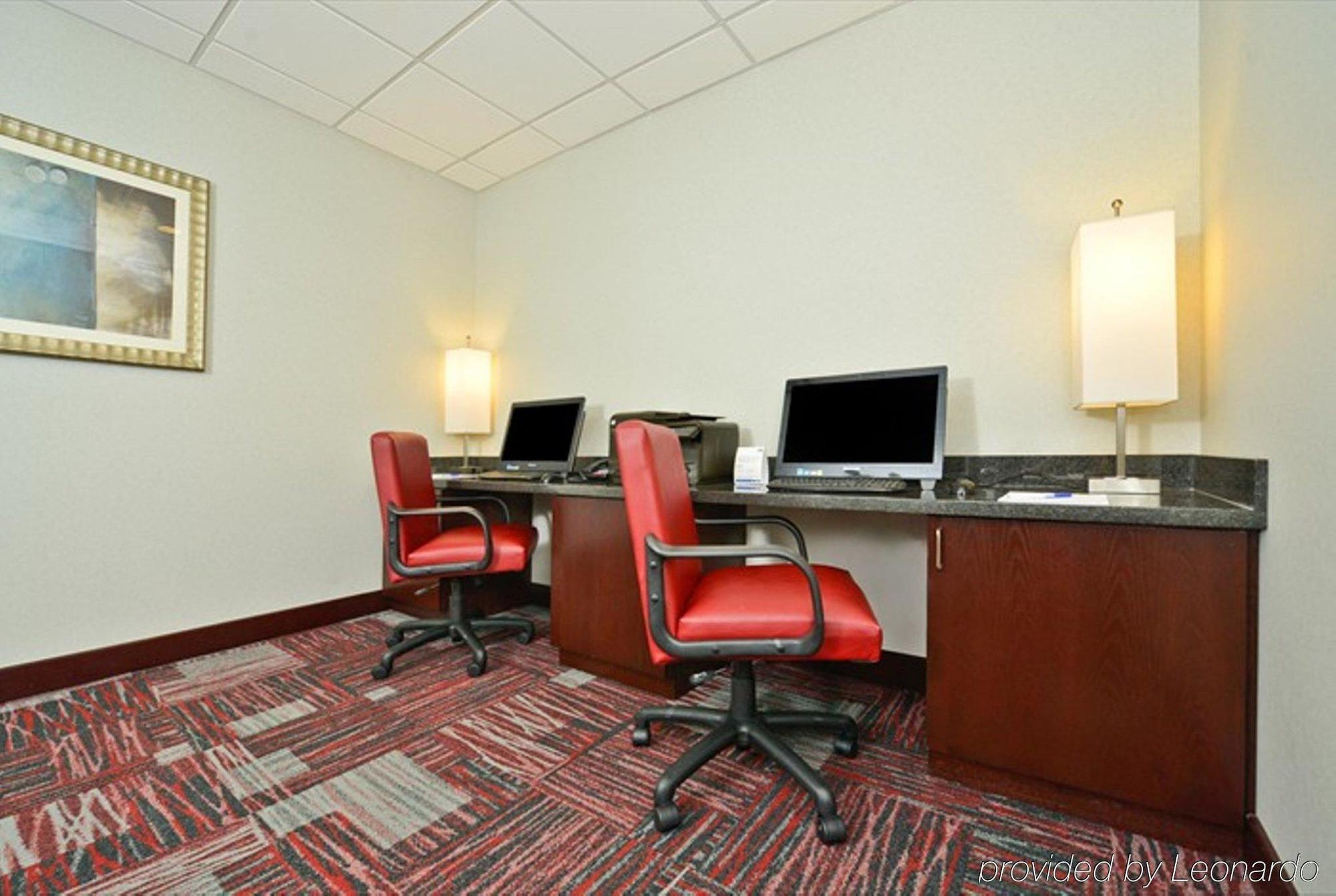 Holiday Inn Express Hotel & Suites Detroit-Utica By Ihg Buitenkant foto