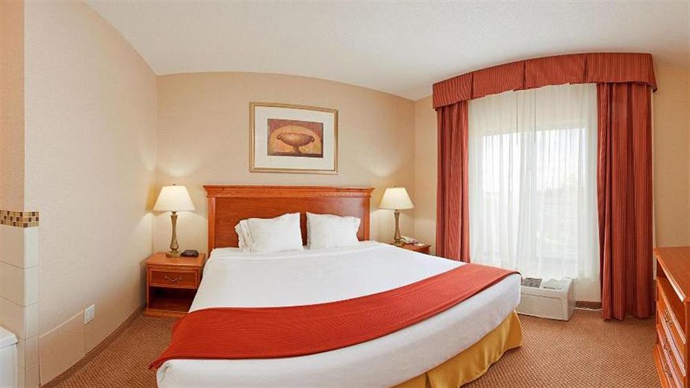 Holiday Inn Express Hotel & Suites Detroit-Utica By Ihg Buitenkant foto